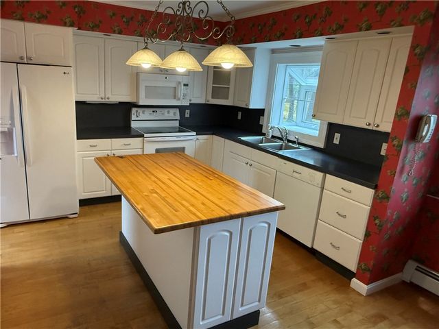 90 Alexander McGregor Road, Pawtucket, RI 02864