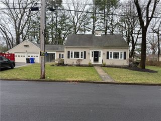 90 Alexander McGregor Road, Pawtucket, RI 02864