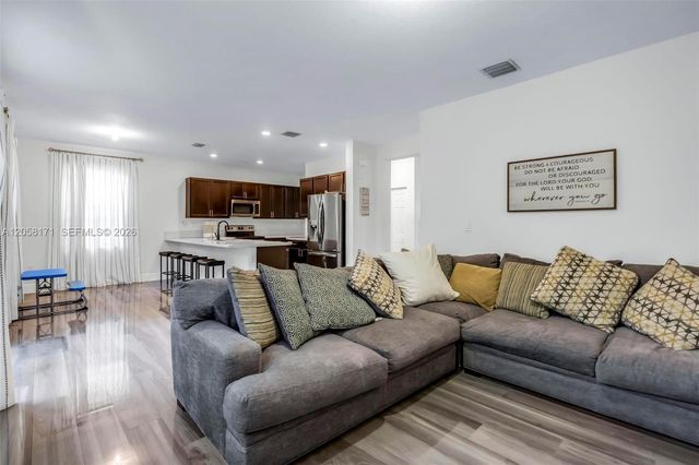3506 W 106th Ter, Hialeah, FL 33018