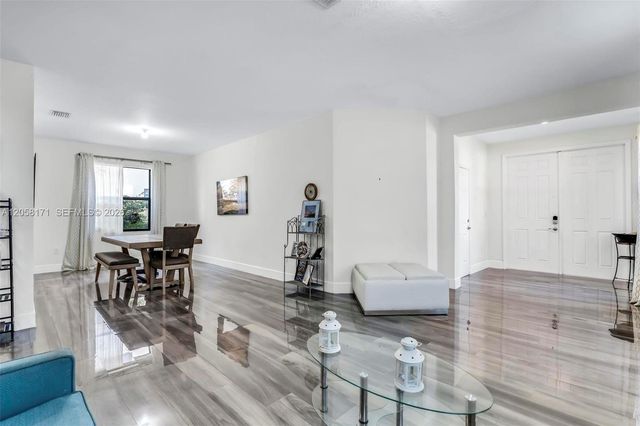 3506 W 106th Ter, Hialeah, FL 33018