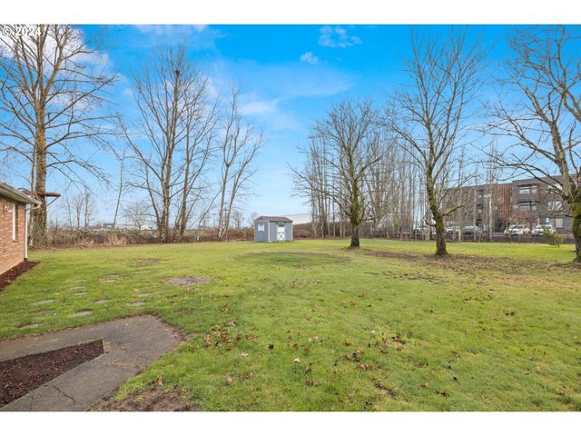 450 Se HOGAN Rd, Gresham, OR 97080