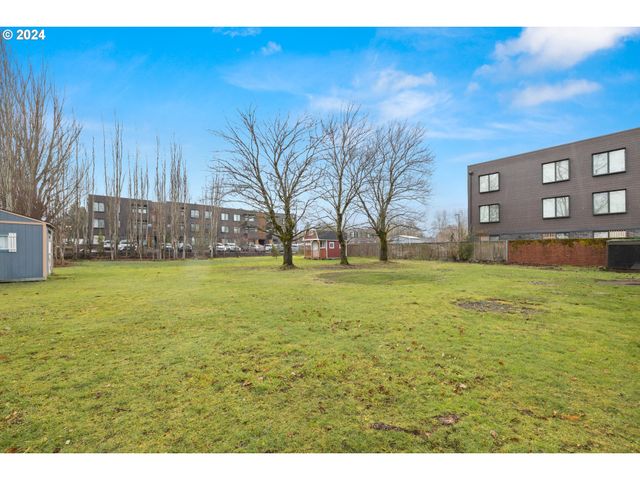 450 Se HOGAN Rd, Gresham, OR 97080