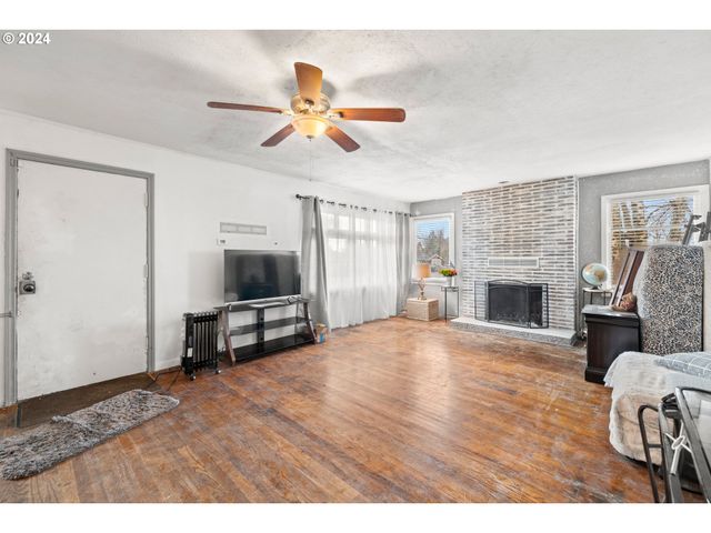 450 Se HOGAN Rd, Gresham, OR 97080