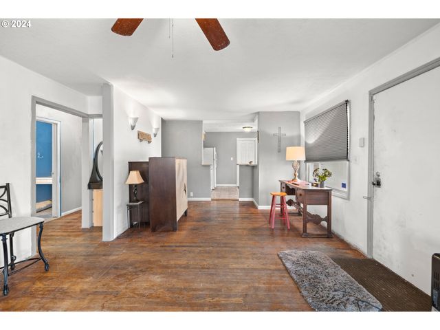 450 Se HOGAN Rd, Gresham, OR 97080