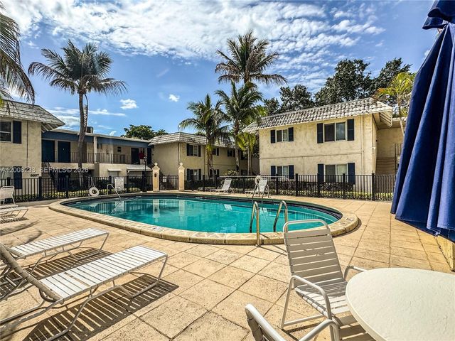 8605 SW 68th Ct 7, Pinecrest, FL 33156