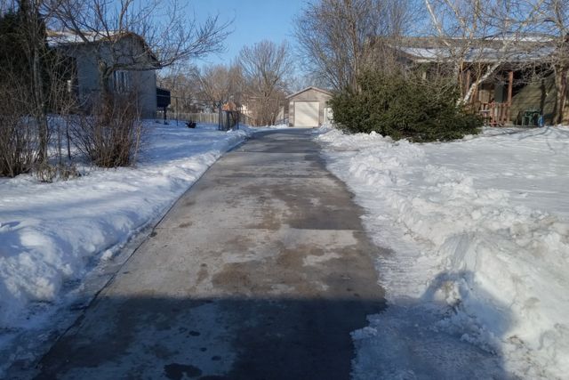 2808 81st Avenue N, Brooklyn Park, MN 55444