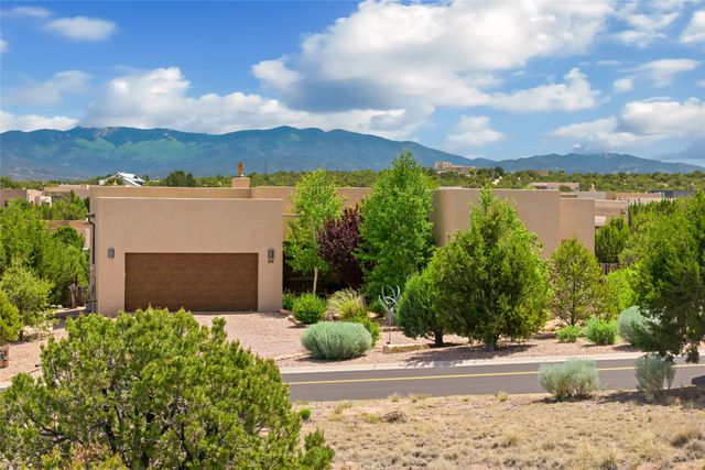 22 Via Summa, Santa Fe, NM 87507