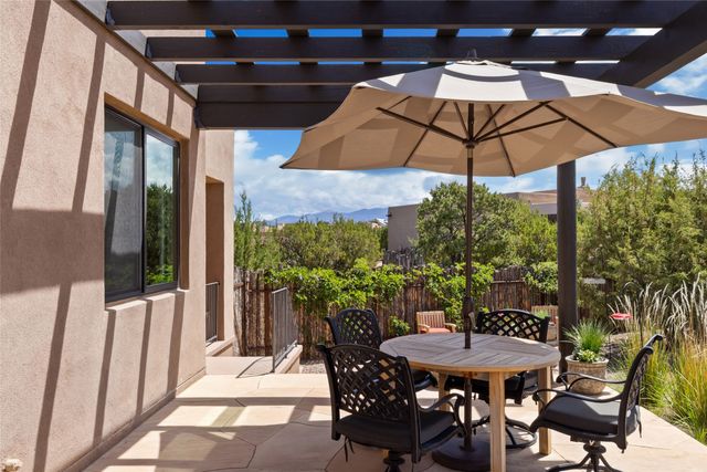 22 Via Summa, Santa Fe, NM 87507
