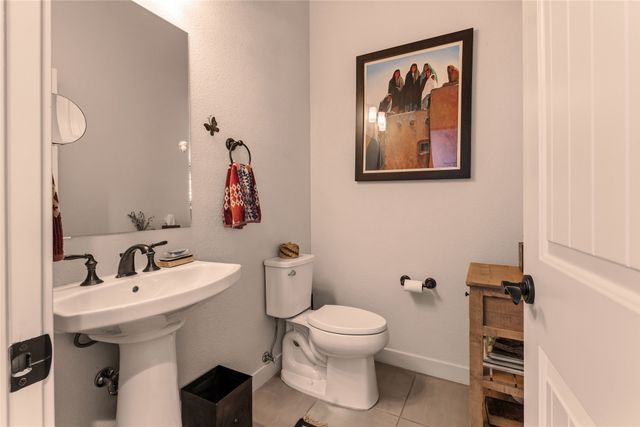 22 Via Summa, Santa Fe, NM 87507