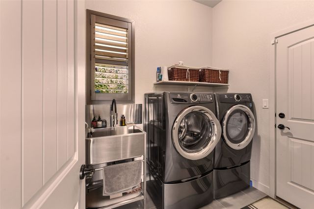 22 Via Summa, Santa Fe, NM 87507