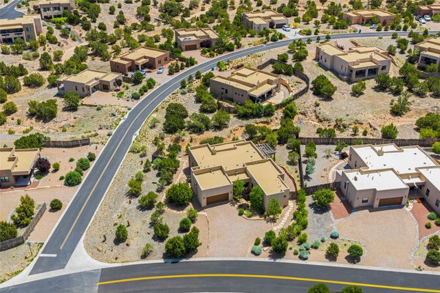 22 Via Summa, Santa Fe, NM 87507