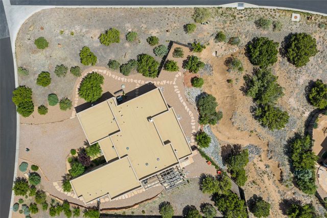 22 Via Summa, Santa Fe, NM 87507