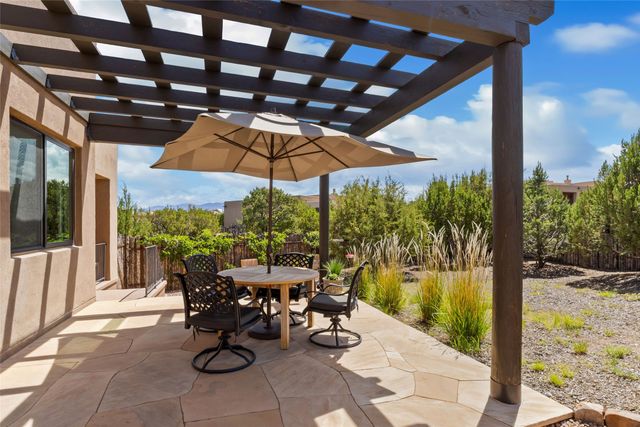 22 Via Summa, Santa Fe, NM 87507