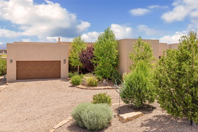 22 Via Summa, Santa Fe, NM 87507