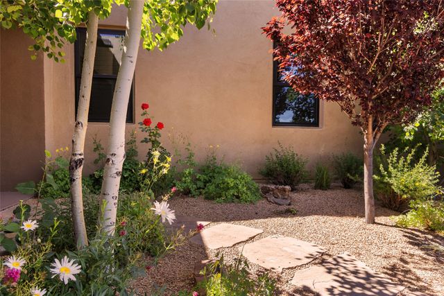 22 Via Summa, Santa Fe, NM 87507