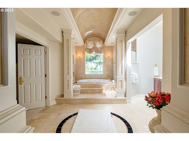 20417 Sw INGLIS Dr, Beaverton, OR 97007