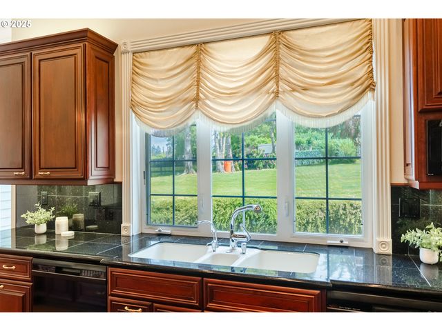 20417 Sw INGLIS Dr, Beaverton, OR 97007