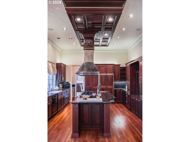 20417 Sw INGLIS Dr, Beaverton, OR 97007