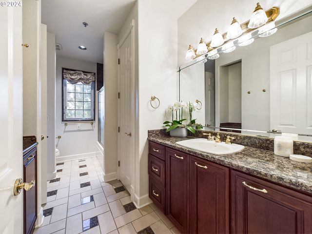 20417 Sw INGLIS Dr, Beaverton, OR 97007