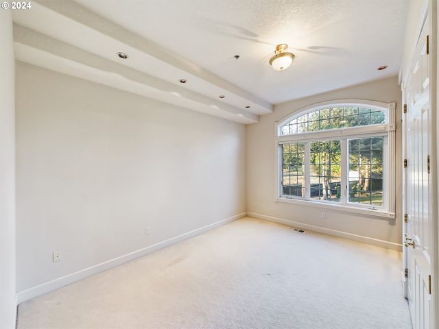 20417 Sw INGLIS Dr, Beaverton, OR 97007