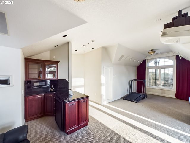 20417 Sw INGLIS Dr, Beaverton, OR 97007