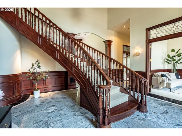 20417 Sw INGLIS Dr, Beaverton, OR 97007