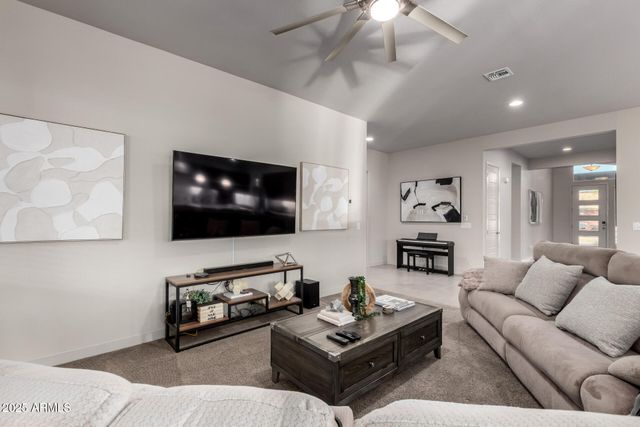 1115 E PASEO Way, Phoenix, AZ 85042