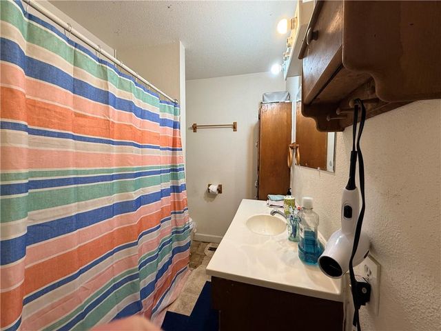 2705 S 52nd Street, Kansas City, KS 66106
