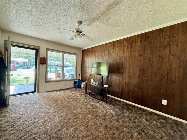 2705 S 52nd Street, Kansas City, KS 66106