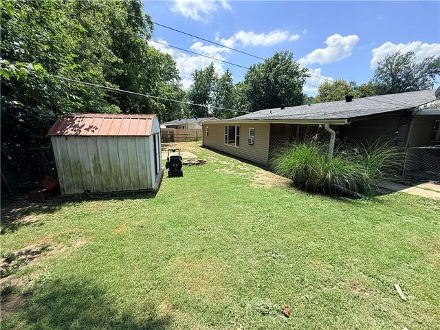 2705 S 52nd Street, Kansas City, KS 66106