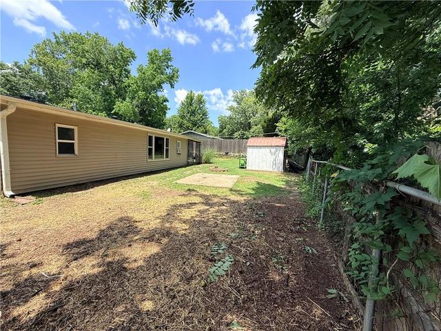 2705 S 52nd Street, Kansas City, KS 66106