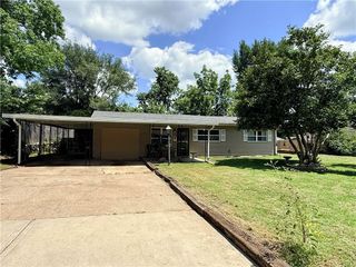 2705 S 52nd Street, Kansas City, KS 66106