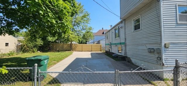237 Smith St, Newark City, NJ 07106