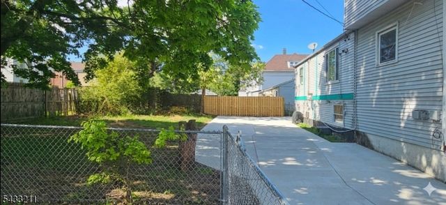 237 Smith St, Newark City, NJ 07106