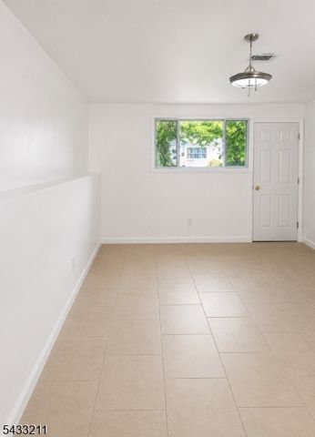 237 Smith St, Newark City, NJ 07106