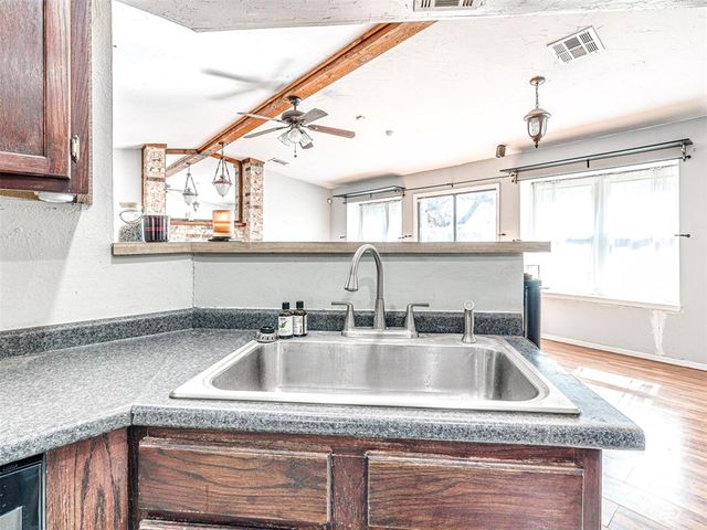 2416 Pennington Avenue, Edmond, OK 73012