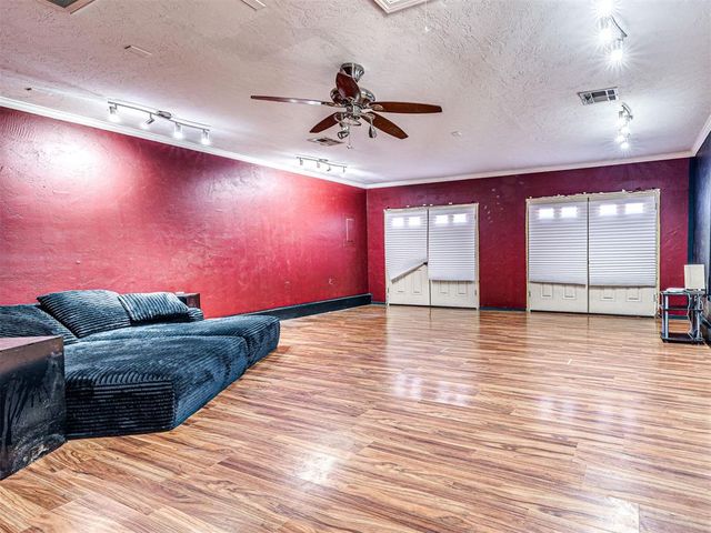 2416 Pennington Avenue, Edmond, OK 73012