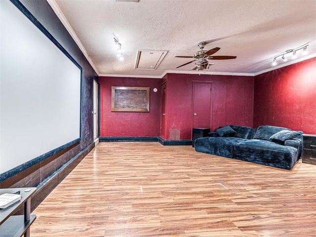 2416 Pennington Avenue, Edmond, OK 73012