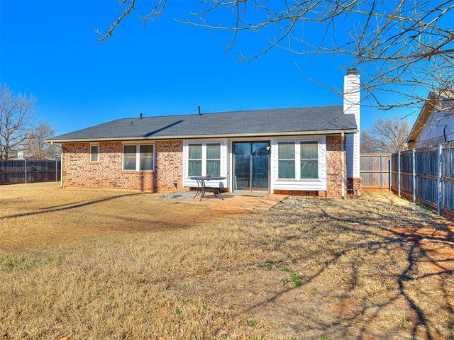 2416 Pennington Avenue, Edmond, OK 73012