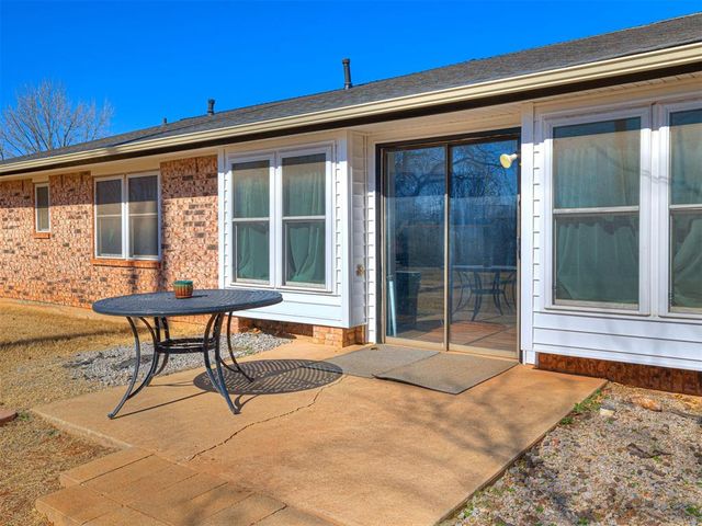 2416 Pennington Avenue, Edmond, OK 73012