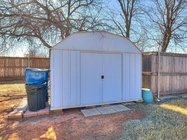 2416 Pennington Avenue, Edmond, OK 73012