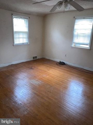 17 W GREENWOOD AVE, Lansdowne, PA 19050