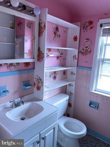 17 W GREENWOOD AVE, Lansdowne, PA 19050