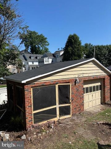 17 W GREENWOOD AVE, Lansdowne, PA 19050