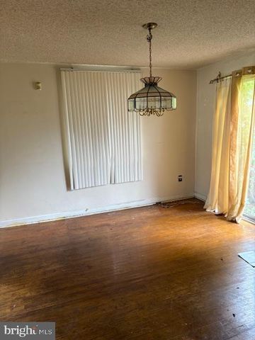 17 W GREENWOOD AVE, Lansdowne, PA 19050