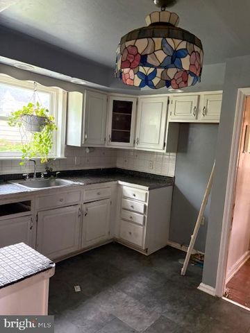 17 W GREENWOOD AVE, Lansdowne, PA 19050