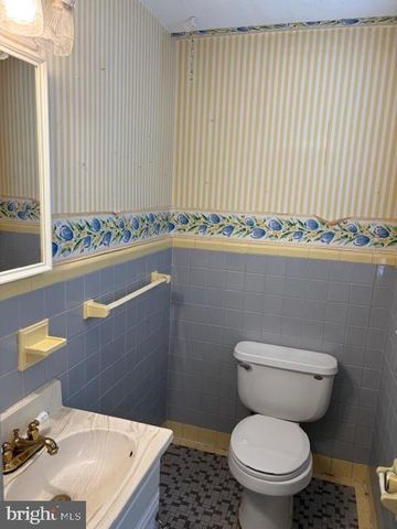 17 W GREENWOOD AVE, Lansdowne, PA 19050