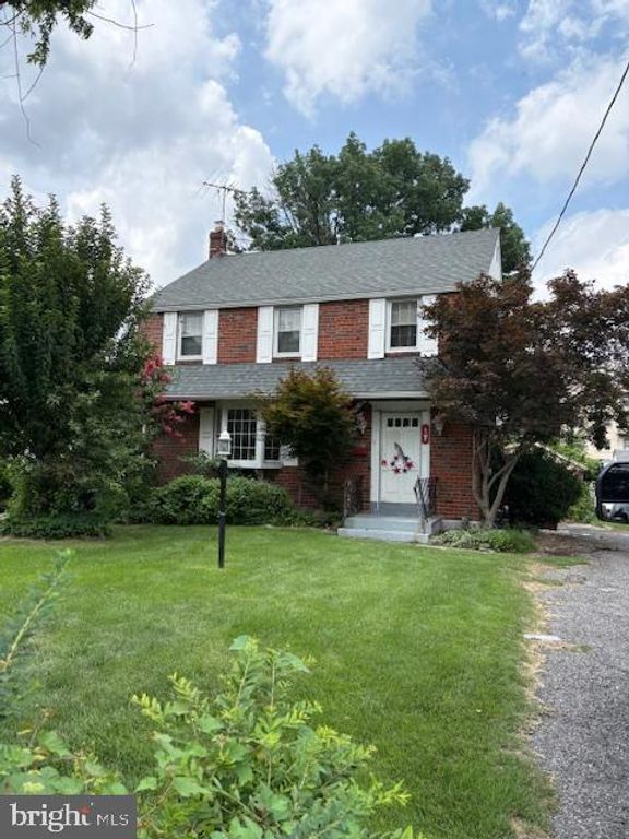 17 W GREENWOOD AVE, Lansdowne, PA 19050