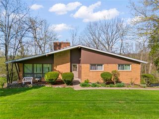 207 Marion Drive, Peters Twp, PA 15317