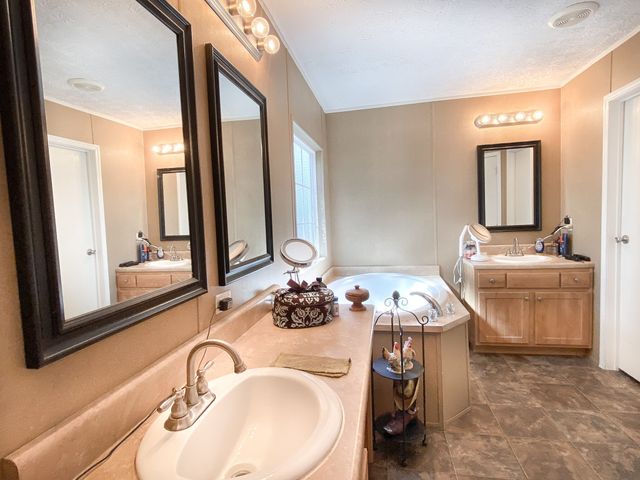 1260 Toy Denny Rd, Bradyville, TN 37026